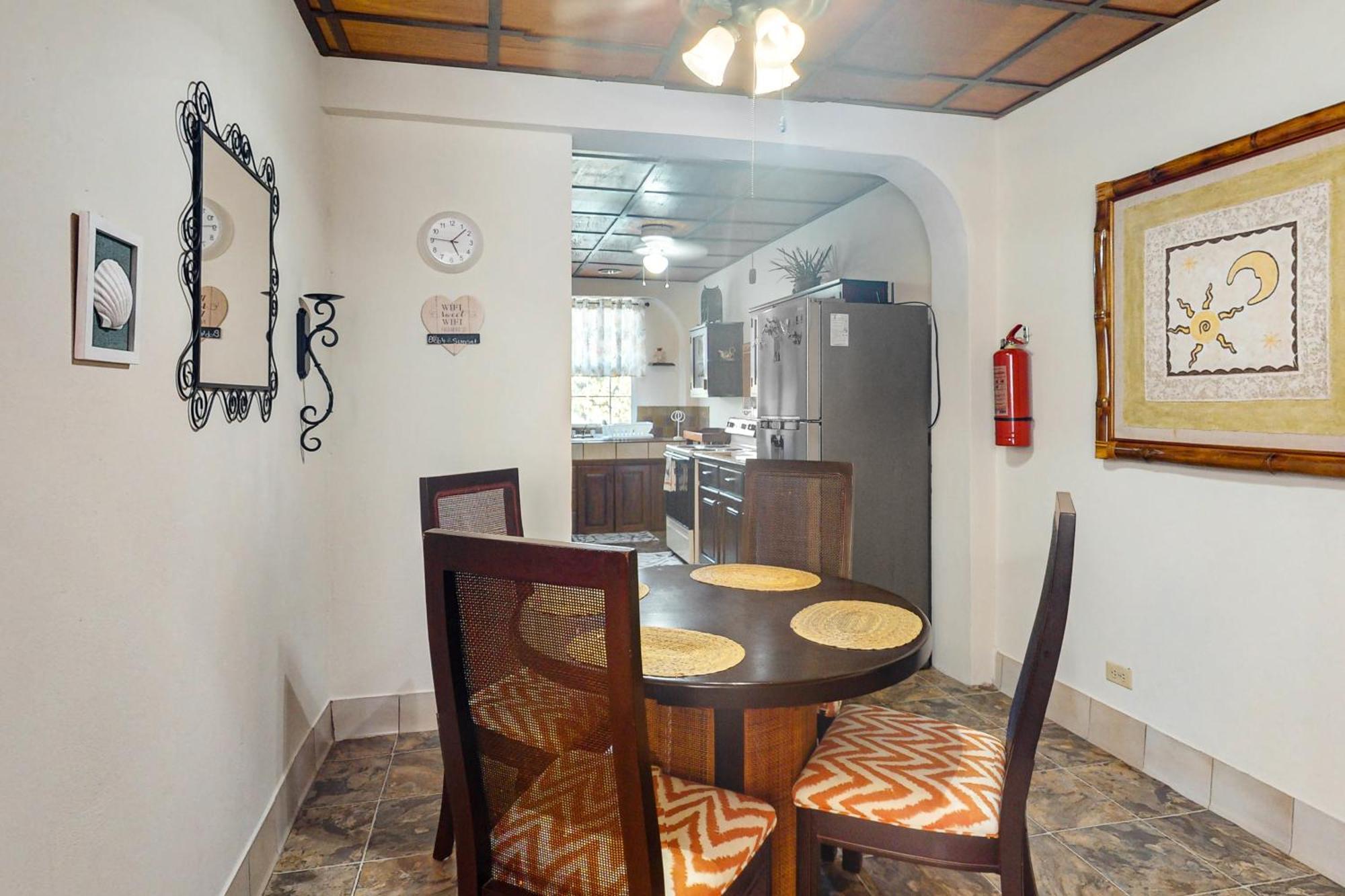 Hummingbird Home Suites San Pedro  Oda fotoğraf
